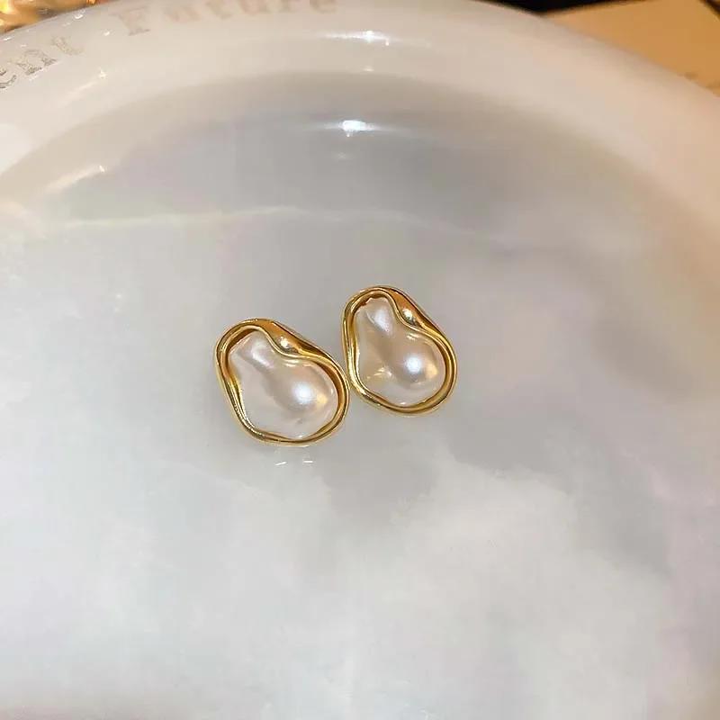 2026 New Fashion Metal Irregular Pearl Stud Earrings For Women Vintage Elegant Imitation Pearl Earrings Wedding Party Zircon