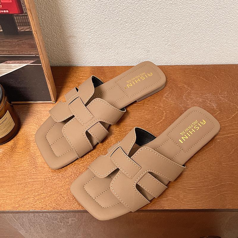 Retro Xiaoxiangfeng flat-bottomed slippers for women's summer wear 2025 spring and summer new models, one-pedal beach cool slippers for women