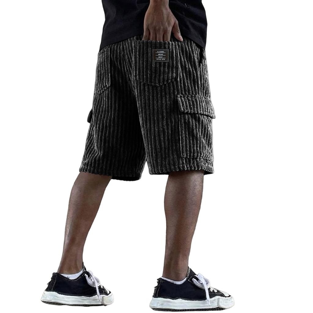 Herren Corduroy Lockere Passform Shorts Vintage Stil Lockere Freizeitshorts mit Lederetikett und großem Streifenmuster Design
