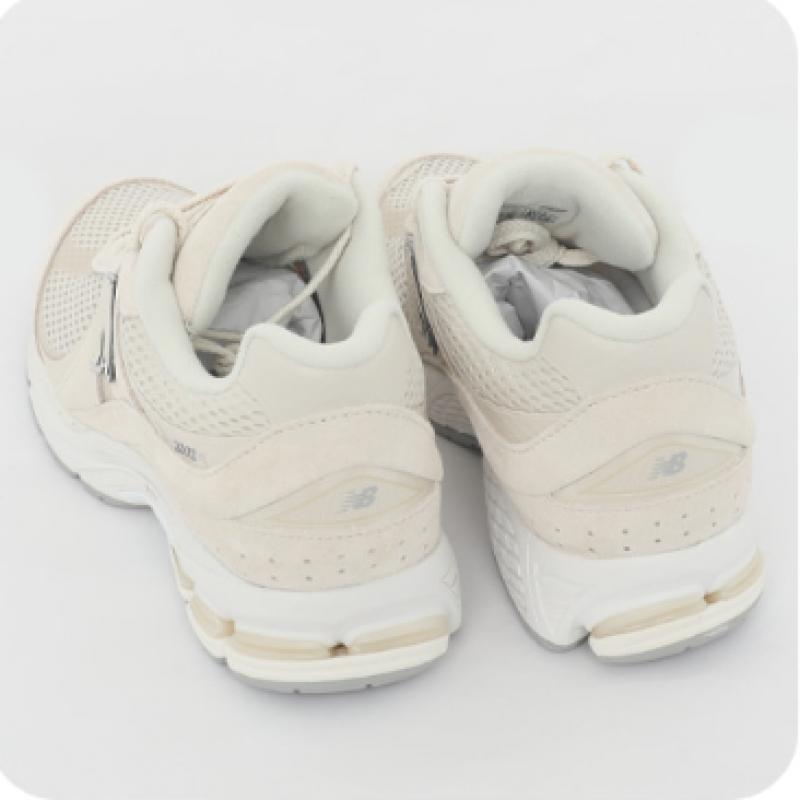New Balance Galleria New Balance 24fw New Val 2002r Beige White Common Sneakers M2002wc