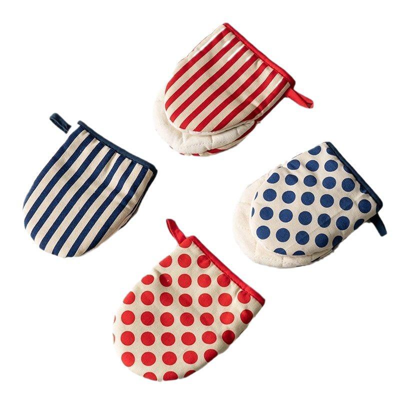 Thickened Cotton Polka Dot Oven Gloves - Anti-Scald & Heat Resistant