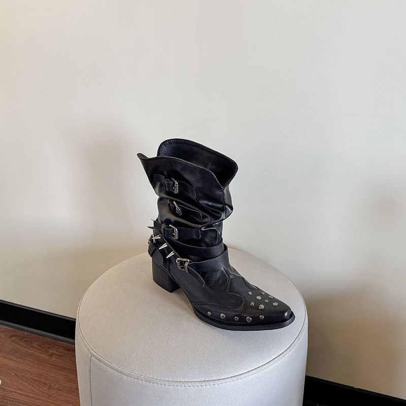

Суперпопулярные короткие ботинки 2025 года, с острым носком, на толстом каблуке, ботинки-пайпы с заклепками, женские джинсовые ботинки в западном стиле с V-образным вырезом, в британском стиле 35 чёрный
