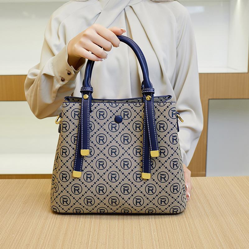 

New Large Capacity Unit Price Diagonal Cross Bag Women s Printed Letter Handbag Autumn and Winter New Simple Commuting