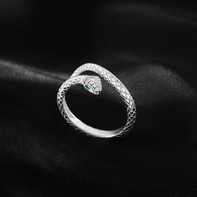 Spirit Snake Ring Women's Simple Niche Fashion Personality Open Index Finger Ring Versatile Temperament Green Diamond Snake Ring Jewelry