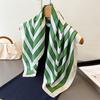 Geometrisches Muster Seiden-Quadratuch Damen Weiches Satin-Kopftuch Halstuch Hijab Damen-Kopfband Foulard Nackenbinden Taschentuch