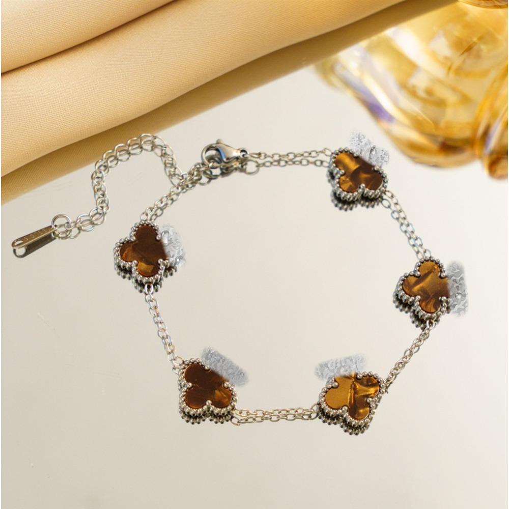 Gradient Four-leaf Clover Bracelet A Luxurious and Sophisticated Women's Fashion Jewelry Accessory A Unique and Stylish Piece of Hand Jewelry