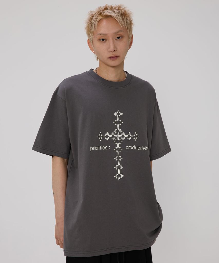 BOUNDARY Cross Line Graphic Semi-Overfit Short Sleeve T-Shirt [Charcoal]