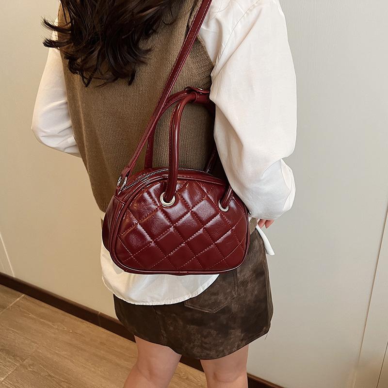 

Новинка 2024 року в іноземному стилі, модна сумка для боулінгу, сумка для боулінгу, сумка-ніша, вишита ниткою, ромб, сумка через плече