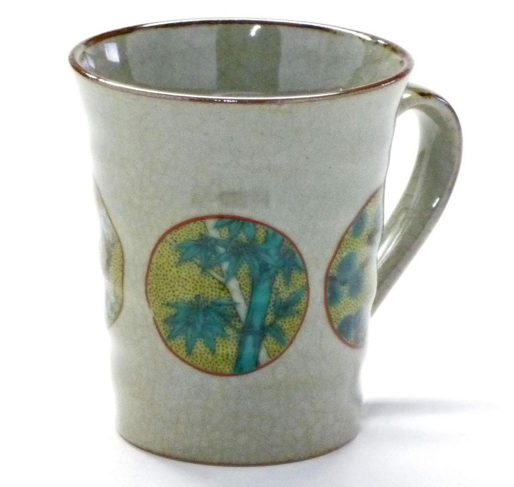 Kutani Ware [Mug] Round Crest Pine, Bamboo, and Plum Design [Back Picture]