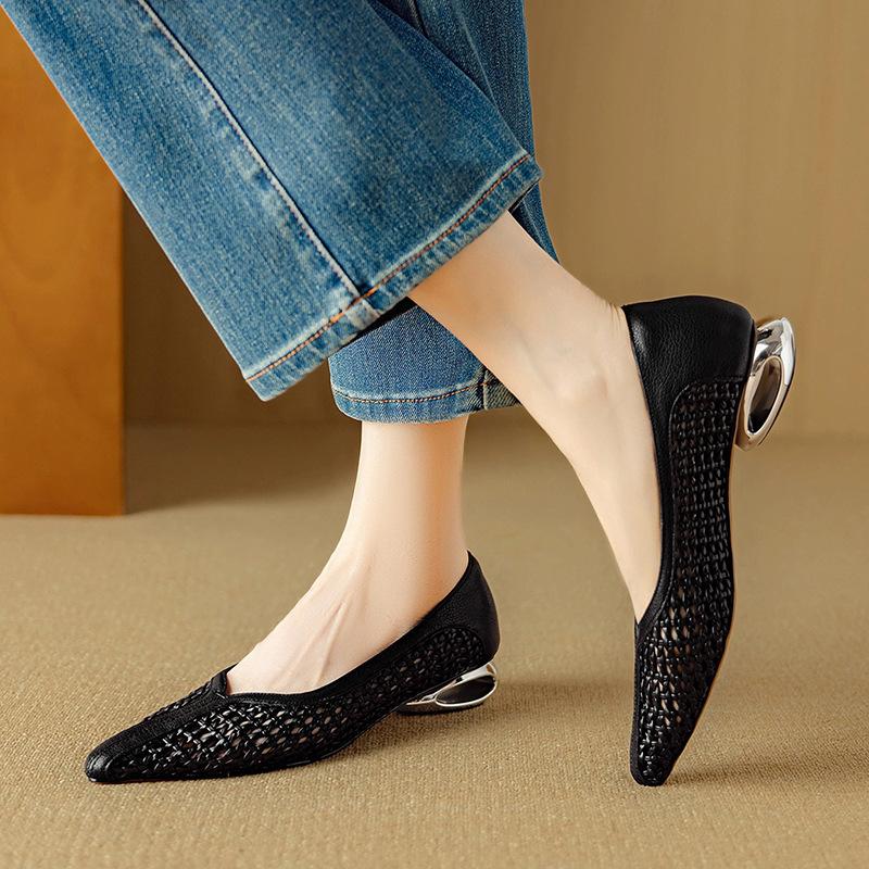 

French woven retro hollow light mouth single shoes niche light luxury pointed V mouth soft sole comfortable fashion mother shoes 40 чёрный