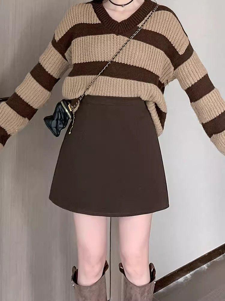2025 Autumn/Winter Woolen High-Waisted A-Line Mini Skirt - Korean Style, Slimming, Versatile, College Chic, Anti-Exposure.