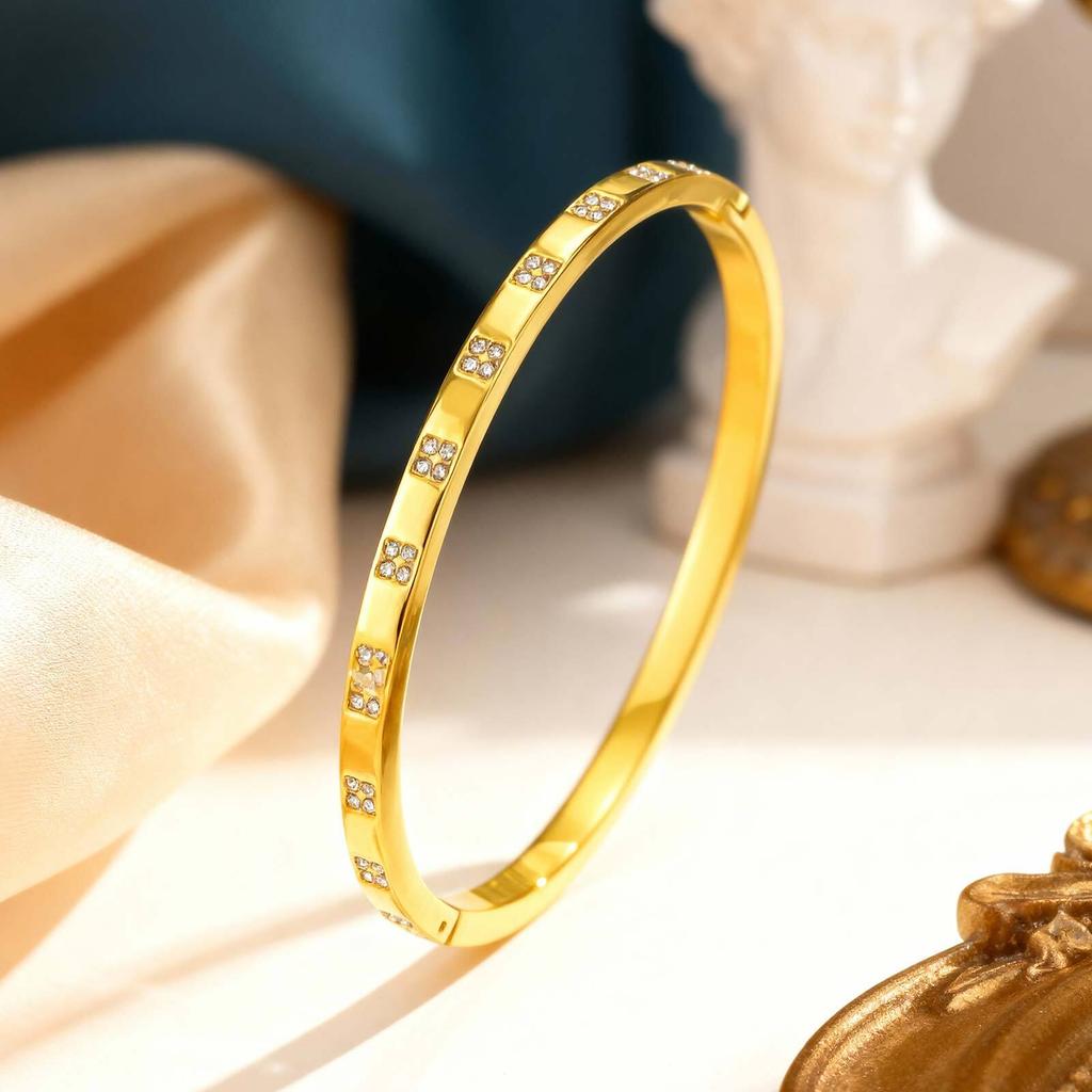 Luxuriöses mehrschichtiges Armband mit Zirkonia, stapelbares Armband für Damen, Edelstahl 18 Karat vergoldet, Hypoallergen, Anlaufgeschützt