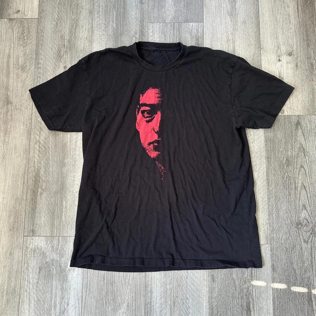 T-shirt Unisex a Maniche Corte con Grafica Faccia Rossa Multicolor Joji