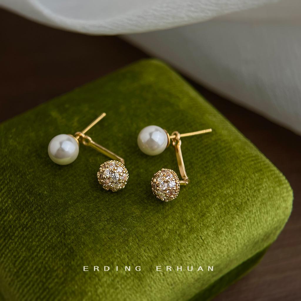 A two-wear~ micro-inlaid zircon needle-plated pearl stud earrings, small fresh and sweet earrings.