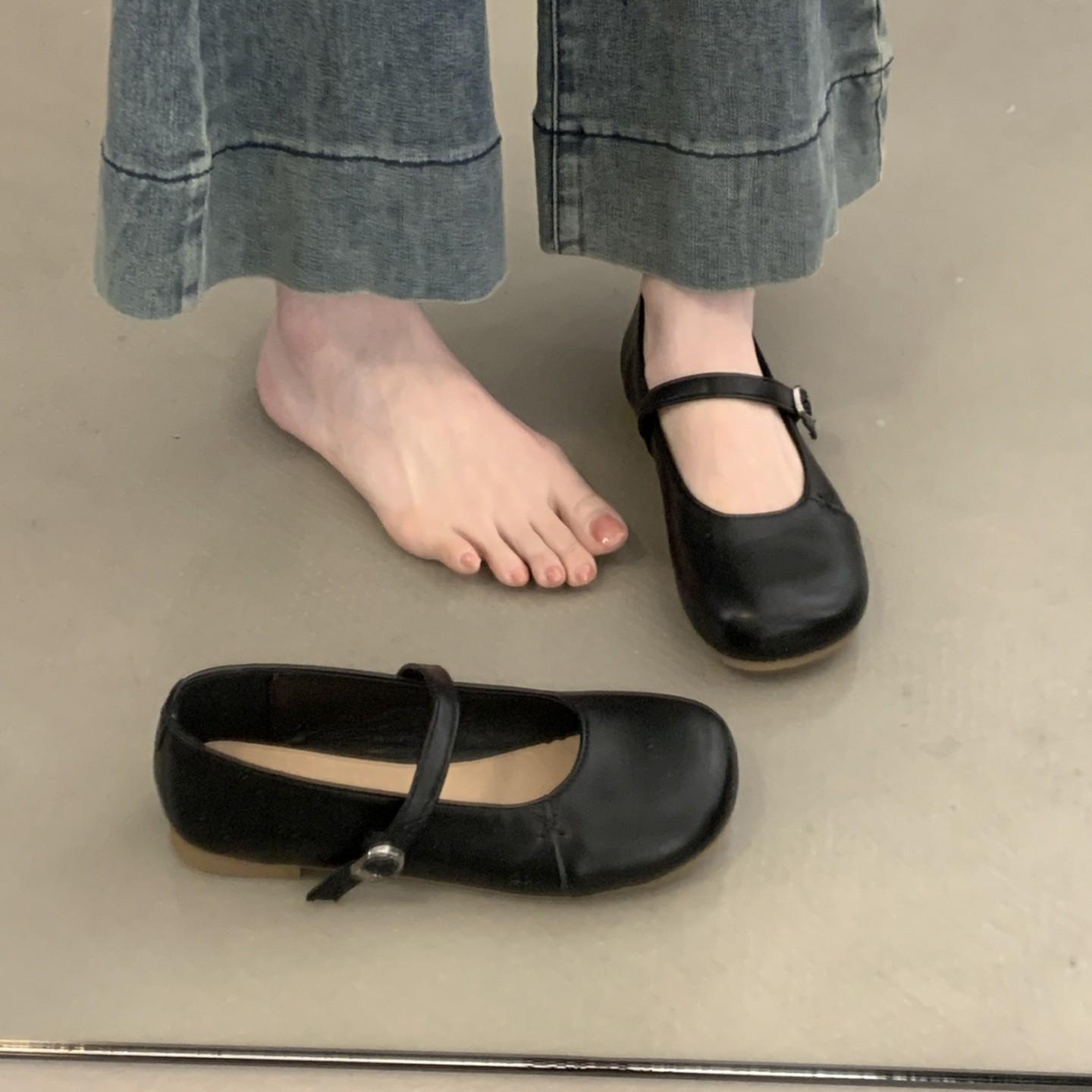 

French flat-soled single shoes women s 2025 new summer skirt Mary Jane small leather shoes Doudou shoes round head evening shoes 39