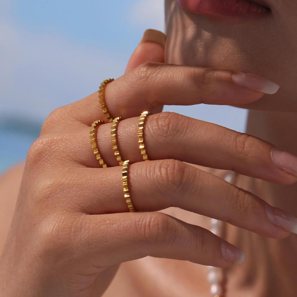 Qiong Yao 18K Gold Textured Ring: Stylish 3D Gear Design, Trendy European & American Style