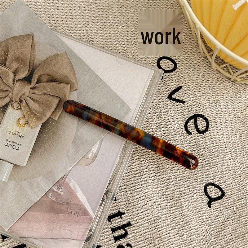 Retro Color Acetate Duckbill Hair Clip for Women: Stylish Side Bangs and Flyaway Management