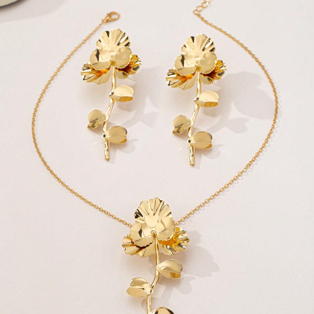 1set 3pcs 2024 New Vintage Golden Floral Earrings Unique Design High-End Quality Statement Dangle Earrings Necklace For Women Party And Daily Wear