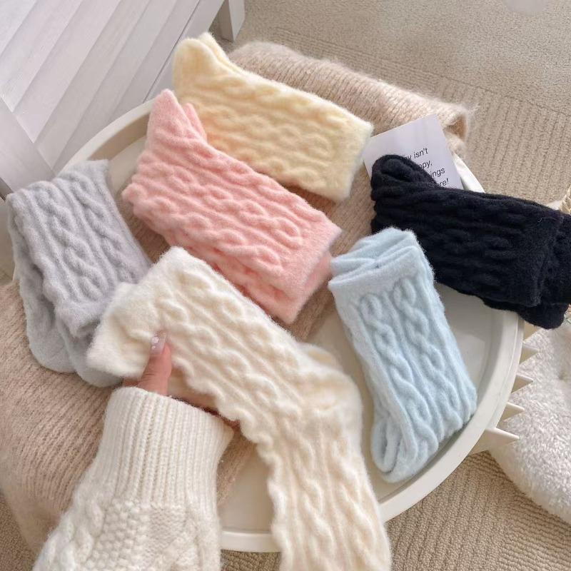 Autumn and Winter Socks Women's New Twist Solid Color Sleep Socks Australian Velvet Thickened Warm Home Floor Plush Socks