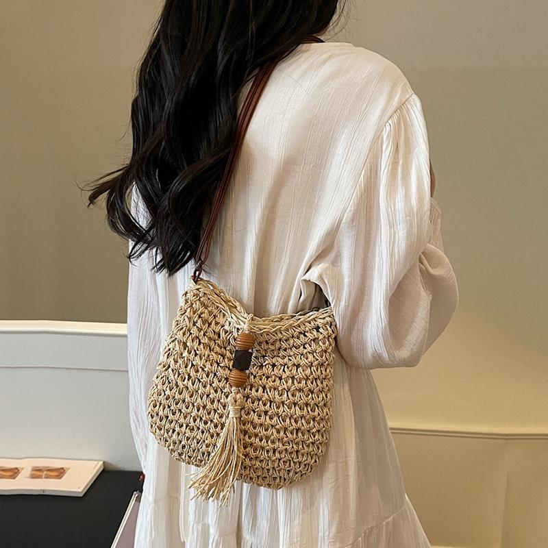 Women Handmade Straw Woven Small Saddle Bag Fashion Crossbody Shoulder Bag Ladies Simple Design Summer Travel Beach Bag CLE
