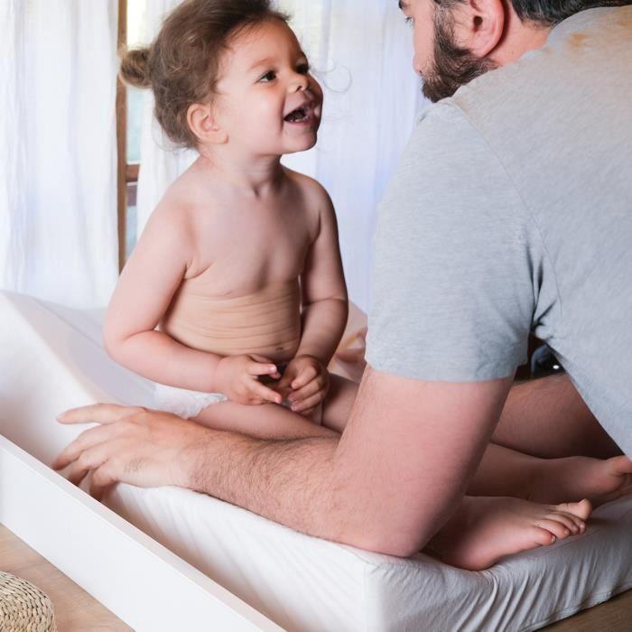 BÉABA - Sofalange Changing Mat - Made In France - Patented Concept - Inclined Changing Table - Limits Reflux - Oekotex - White