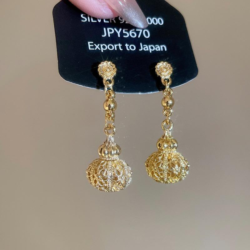 Silver needle pattern round hollow lantern pendant earrings French court style earrings stud earrings niche design earrings
