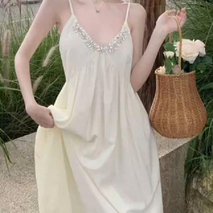 French Pure Desire V-neck Spaghetti Strap Dress: High-end, Fairy-like, Slimming Beach Vacation Outfit