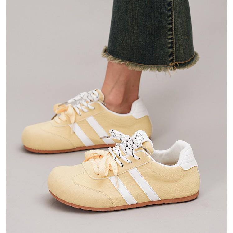 Women's Retro German-Style Lightweight Soft Sole Casual Shoes for Spring and Autumn