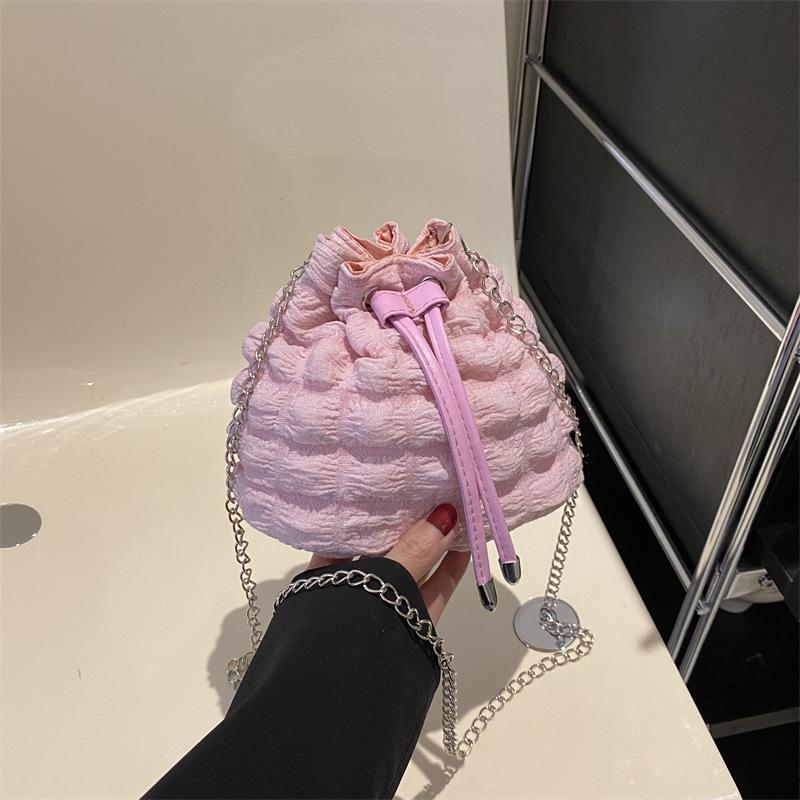 

Персонализированная сумка с облачной плиссировкой производитель зарубежный стиль нишевый дизайн сумка через плечо с цепочкой универсальная сумка-ведро на плечо розовый
