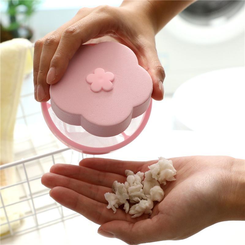 This Washing Machine Features A Cute Flower-Shaped Lint Collector With A Fine Mesh Design, Perfect For Everyday Laundry.
