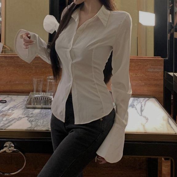 Damska bluzka z francuskimi dzwonkowymi rękawami i wiązaniem - Wyszczuplająca talię, cienki krój, idealna na wiosnę i jesień.