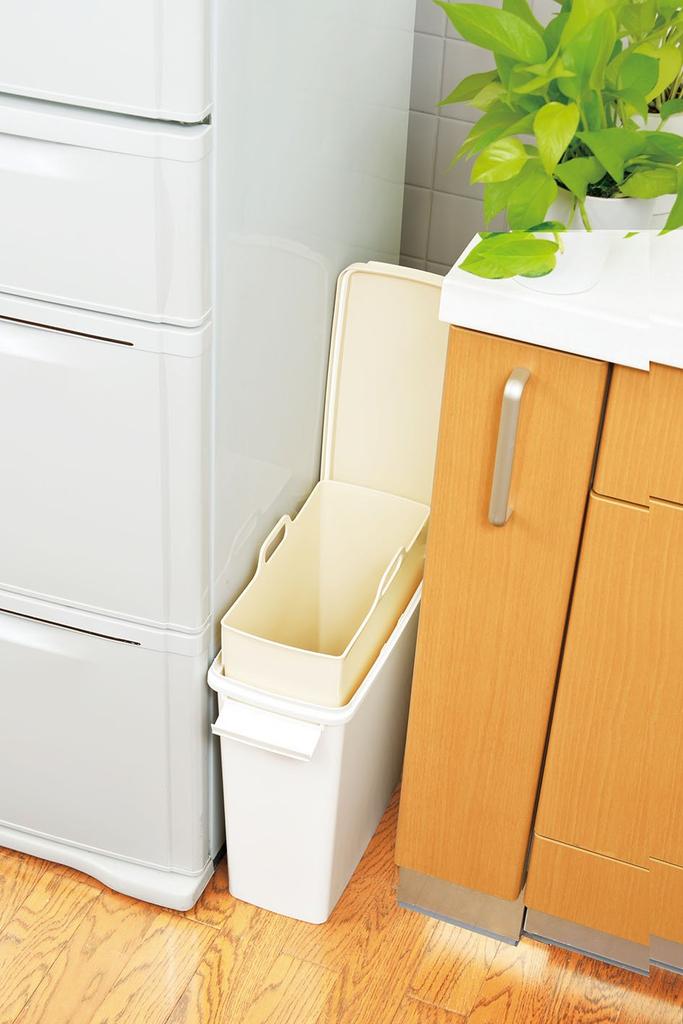 Shinki Syntetický Odpadkový koš Tombow Střední Kbelík 14 Šířka 17 x Hloubka 34 x Výška 38 Obsahuje Vyrobeno v Japonsku Plechovka, Deodorizační, Antibakteriální, Balení, Zámek,