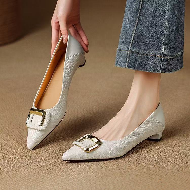 

Metal color matching square buckle pointed light mouth single shoes autumn new color matching low heels 35
