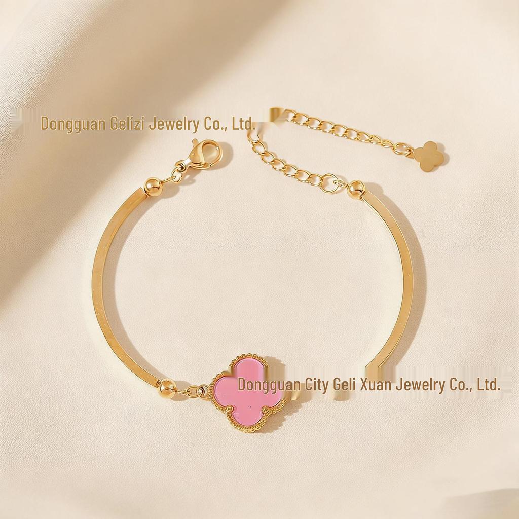 Gold Four-Leaf Clover Bracelet: Elegant, Colorfast & Stylish