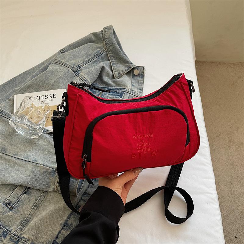 Retro casual fashion sense bag women's 2025 new fashion shoulder messenger bag niche design casual simple bag