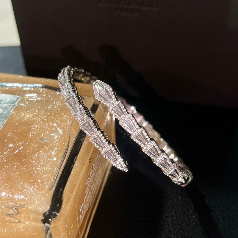 

Змея открытый браслет мода легкая роскошь супер вспышка браслет личность ниша универсальные украшения