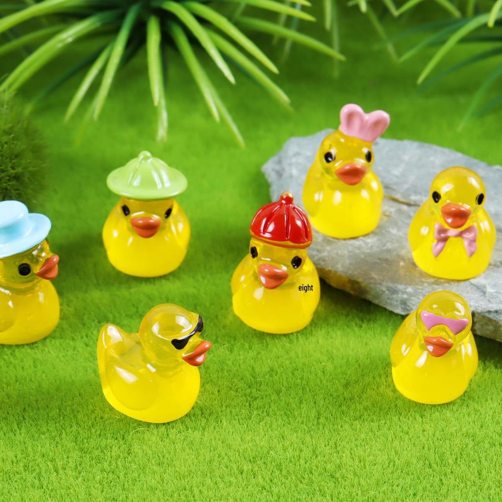 Luminous Cartoon Duck Keychain Pendant - Creative Resin Street Figurine Mini Accessory