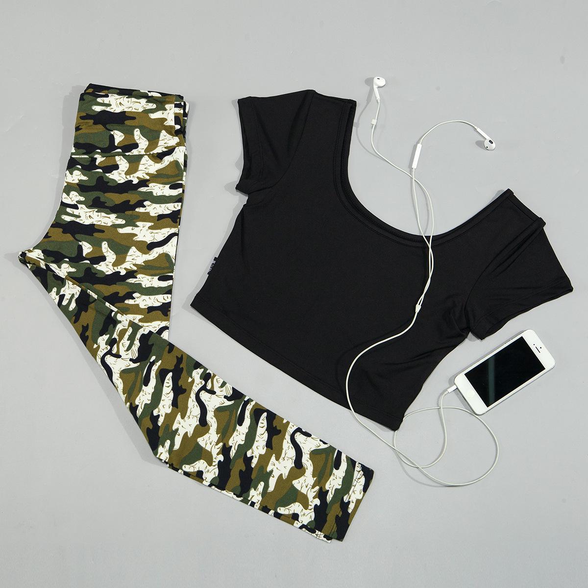 

Women s Summer Camouflage Yoga Suit with Chest Pad - Breathable Short Sleeve Top for Running & Fitness Large