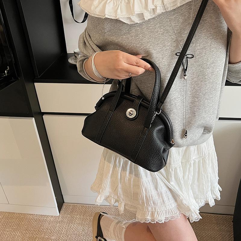 Niche Texture Handbag Women's New Fashion Shell Bag Versatile Simple Shoulder Messenger Clip Bag