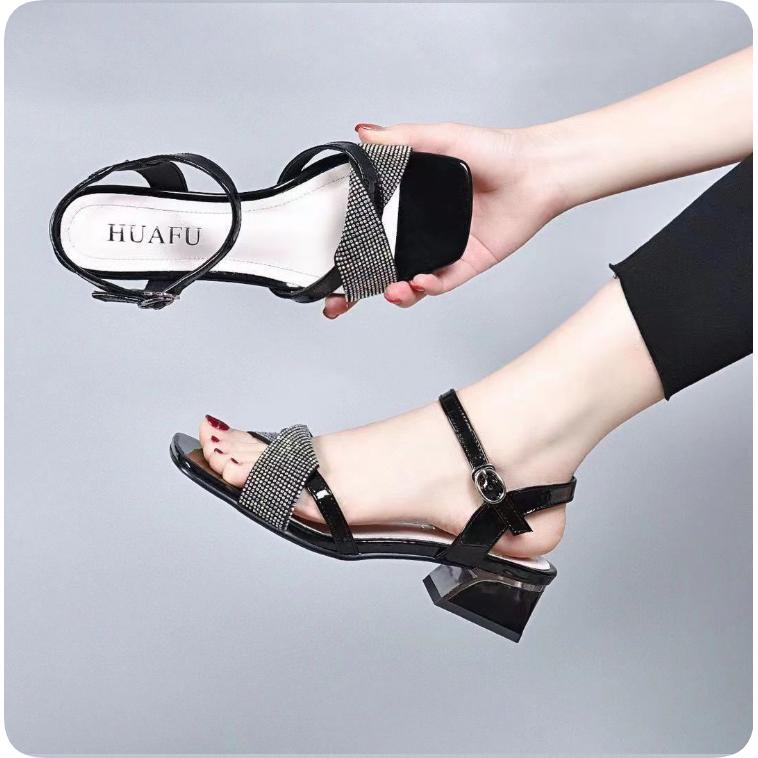 Outer Wear Rhinestone Open-toed Summer New Style Thick Mid-heel One-word Low-heeled Sandals Women