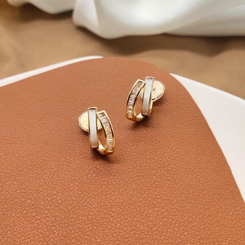 

Летние корейские простые двухслойные серьги 2023 года: Шикарный и современный дизайн противомоскитной спирали для женщин золотой