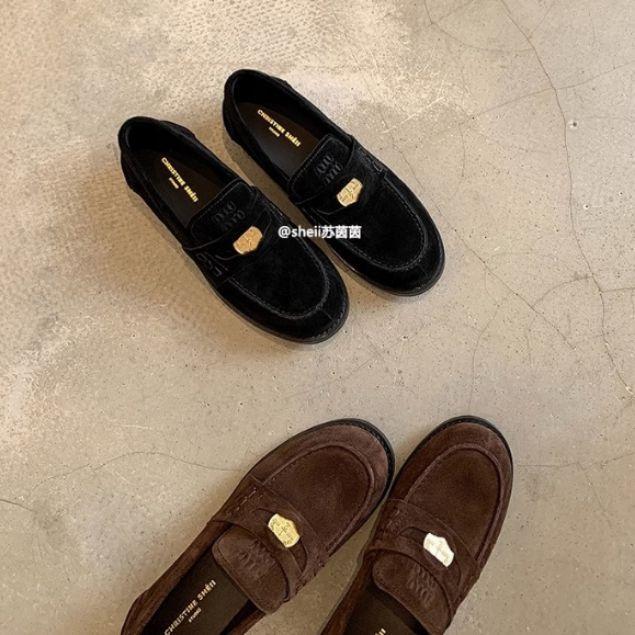 

Seconds hair~ Su Yinyin s same shoes miu s small gold coins, genuine leather suede, one pedal loafers, women s small leather shoes 34