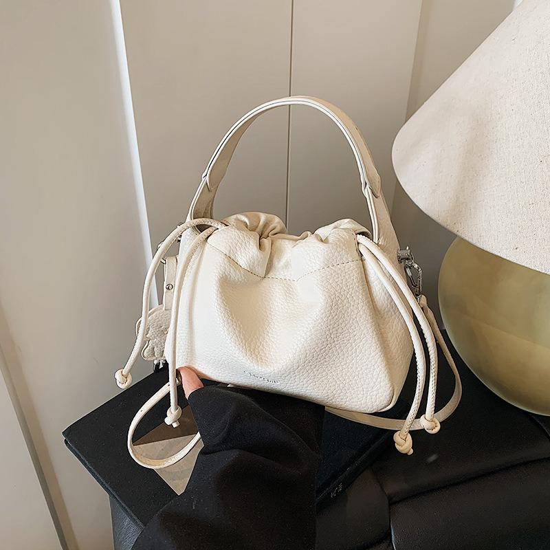 

Xia Xiaoxiao Fresh Handbag Women s New Small Handbag Fashion Shoulder Bag Versatile Messenger Bag