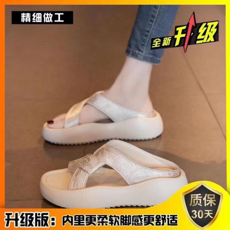 

Крутые тапочки женская летняя одежда 2025 новые повседневные пляжные сандалии на платформе ленивая мода для беременных женщин одно слово перетаскивание 35