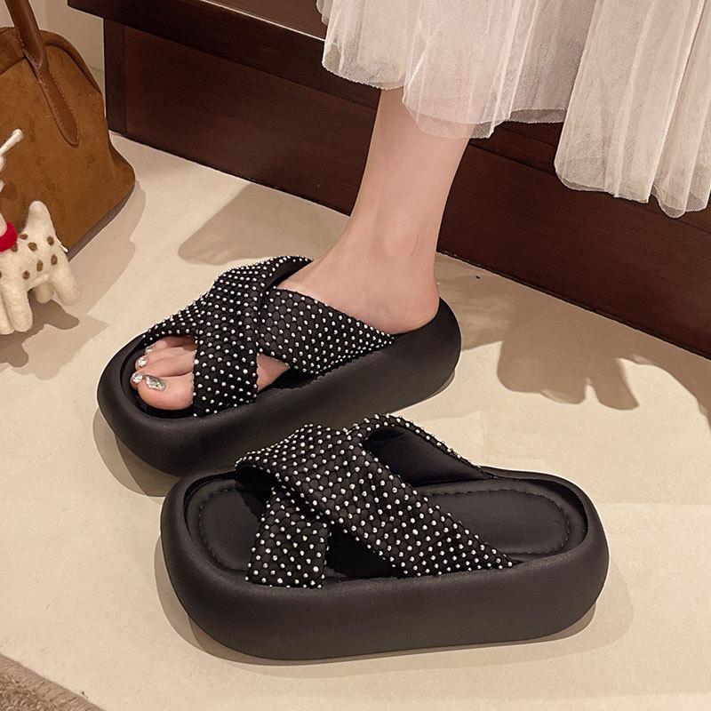 Thick-soled slippers women's summer wear 2025 new Internet celebrity fashion super fire rhinestone muffin with skirt one-word cool slippers