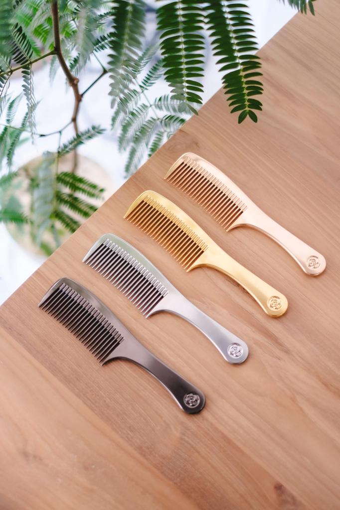 Platinum Rose Comb Super Dark Hair Metal Static Electricity Made in Japan LumiKA+ Comb, Comb, Dispersing,