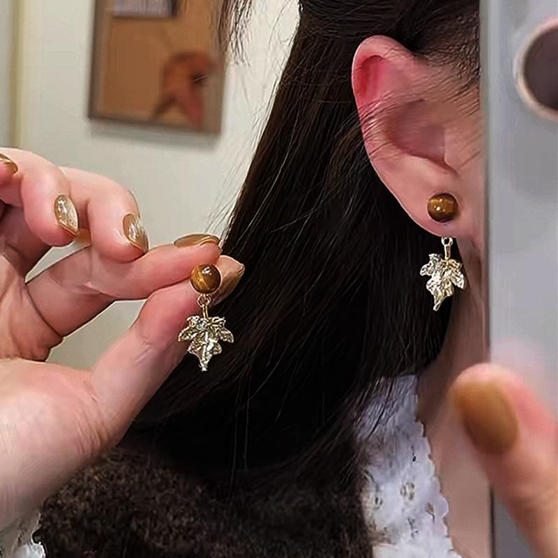 

Vintage Exquisite Metal Maple Leaf Dangle Earrings for Women Girls Fashion Brown Round Stone Stud Earrings Jewelry Accessories