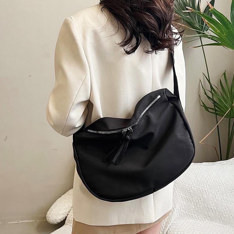 Trendy Large Capacity Casual Shoulder Tote Bag With Stylish Street Fashion Design