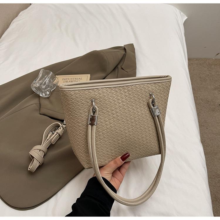 

Плетеная сумка-шоппер женская весна 2025 новая высококачественная текстура большая вместимость на плечо однотонная простая сумка-тоут хаки