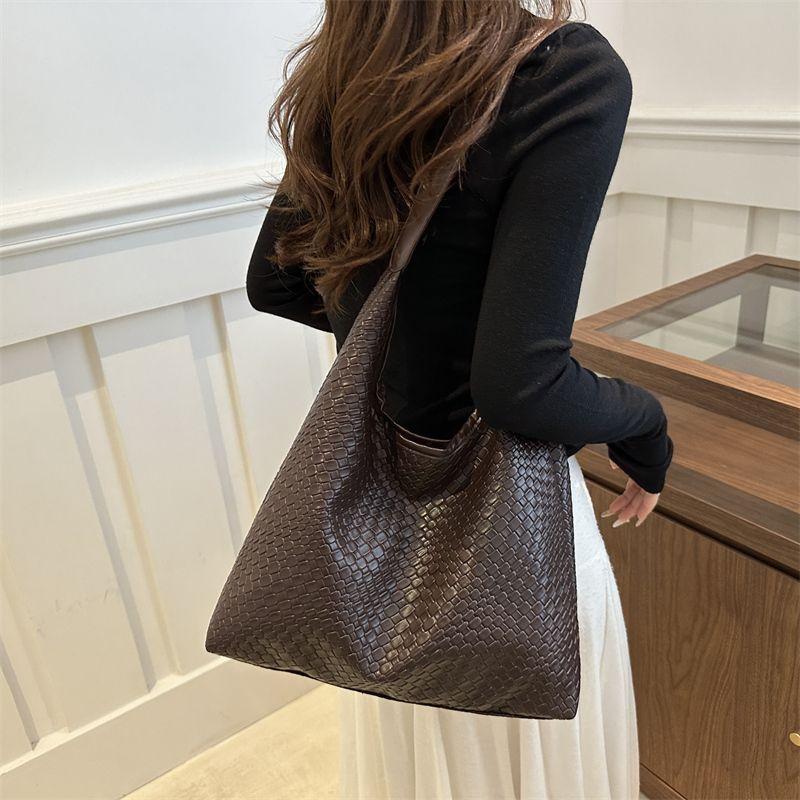 Large Capacity Women's Bag Fashionable Versatile Shoulder Underarm Bag High-end Commuter Tote Bag